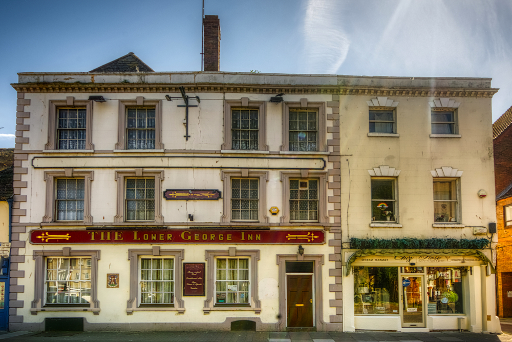 Originally 16th-century Lower George Inn and its 19th-century neighbour No. 123