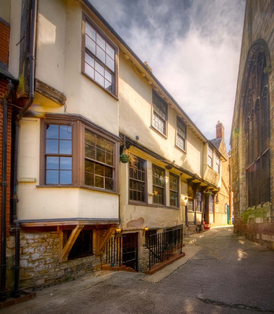 Side of Dick Whittington's retaining its original Tudor jetties