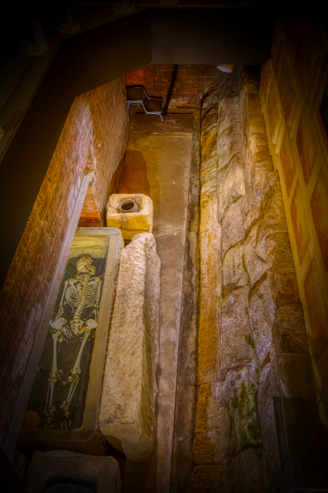 Roman wall and burial in the Museum of Gloucester